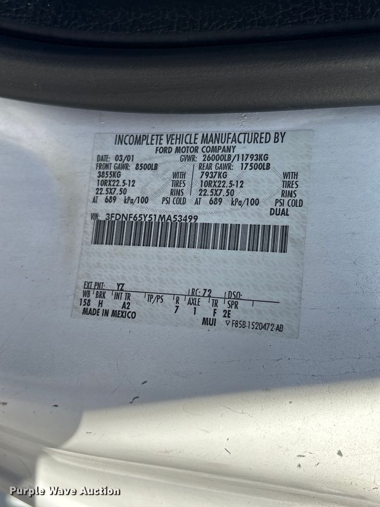 image for item EC8070 2001 Ford F650 Super Duty bucket truck