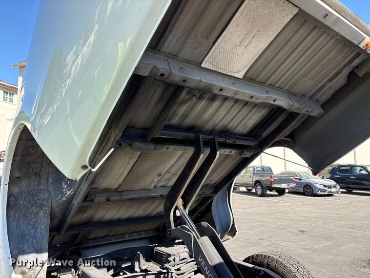 image for item EC8072 2009 Ford F250 Super Duty dump bed pickup truck