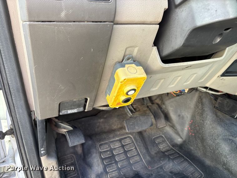 image for item EC8072 2009 Ford F250 Super Duty dump bed pickup truck