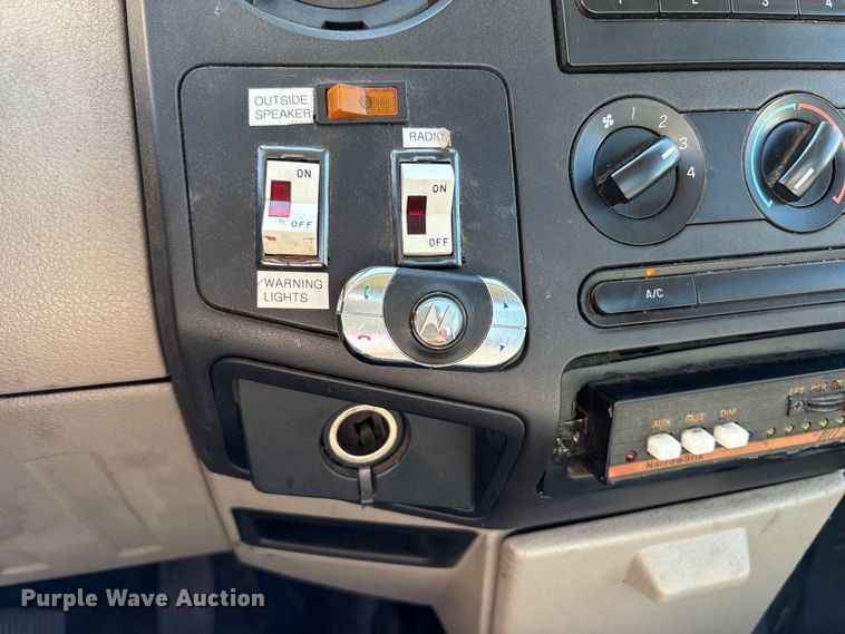 image for item EC8072 2009 Ford F250 Super Duty dump bed pickup truck