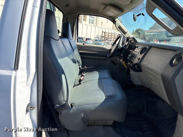 image for item EC8072 2009 Ford F250 Super Duty dump bed pickup truck