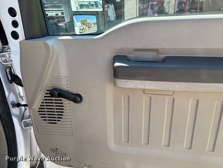 image for item EC8072 2009 Ford F250 Super Duty dump bed pickup truck