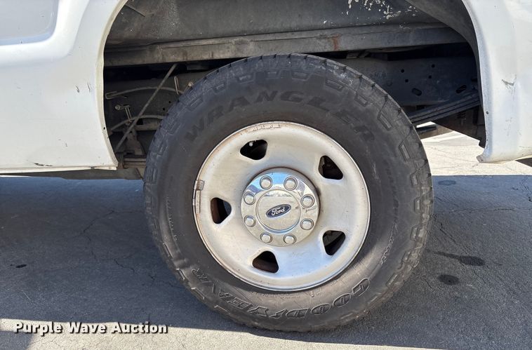 image for item EC8072 2009 Ford F250 Super Duty dump bed pickup truck