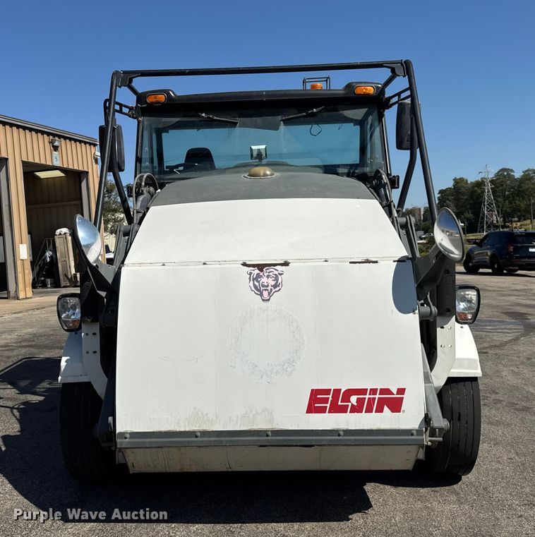 image for item EF2163 2009 Elgin Pelican NP street sweeper
