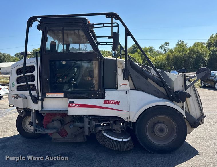 image for item EF2163 2009 Elgin Pelican NP street sweeper