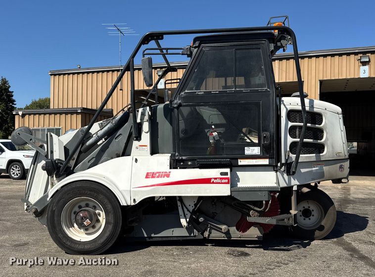 image for item EF2163 2009 Elgin Pelican NP street sweeper