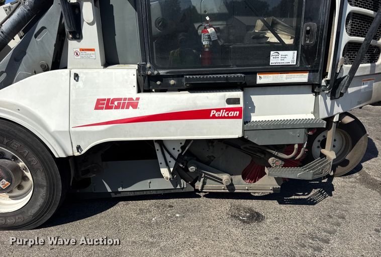 image for item EF2163 2009 Elgin Pelican NP street sweeper
