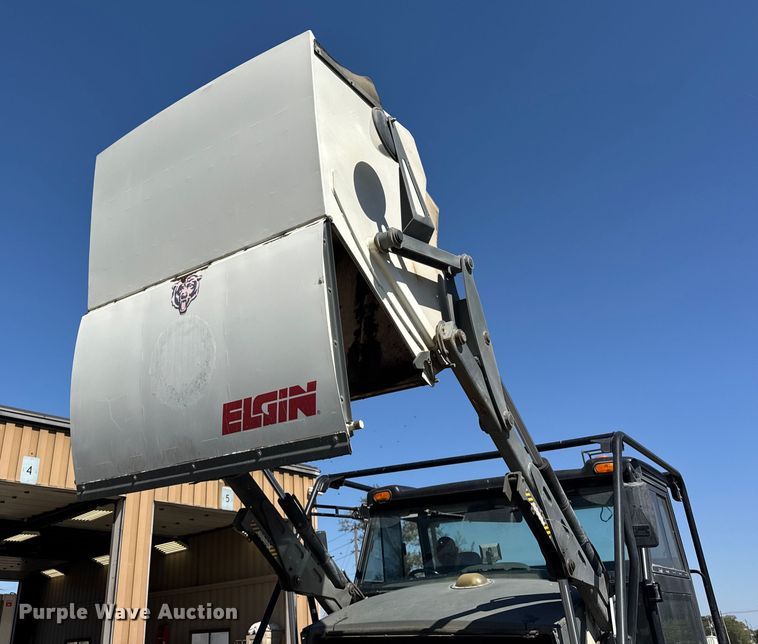 image for item EF2163 2009 Elgin Pelican NP street sweeper