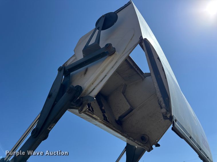 image for item EF2163 2009 Elgin Pelican NP street sweeper