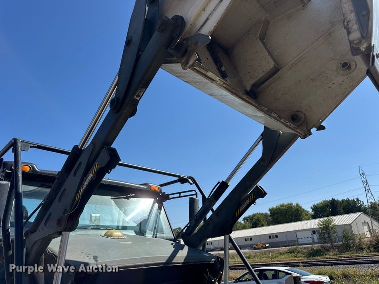 image for item EF2163 2009 Elgin Pelican NP street sweeper