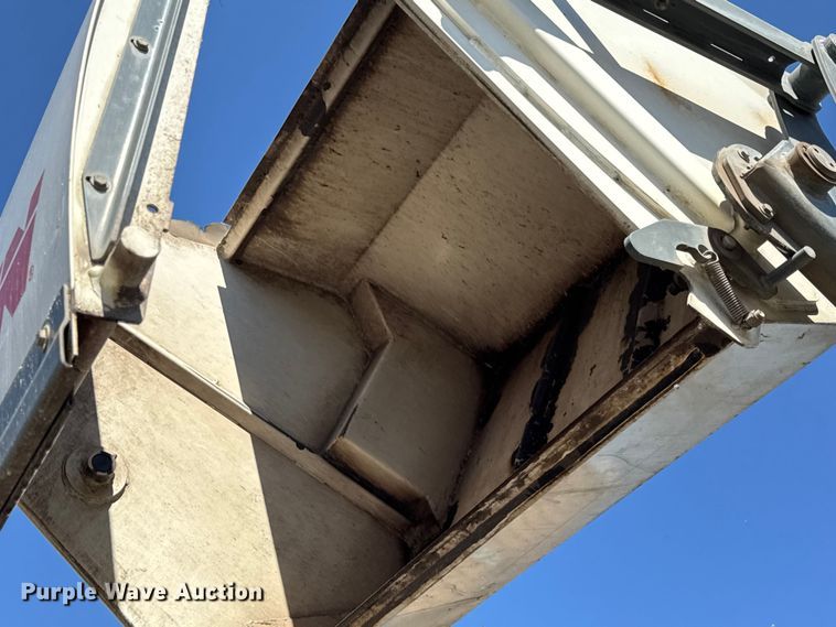 image for item EF2163 2009 Elgin Pelican NP street sweeper