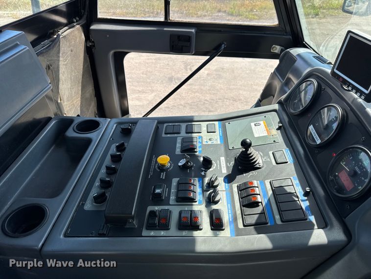 image for item EF2163 2009 Elgin Pelican NP street sweeper