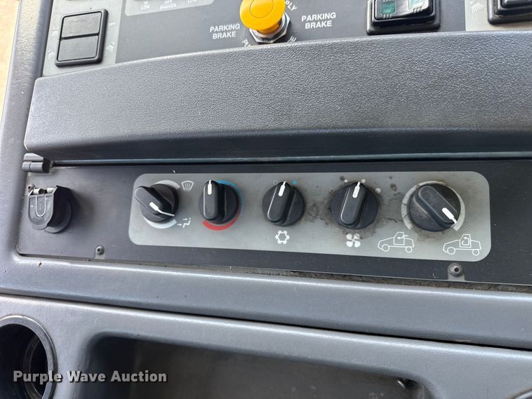 image for item EF2163 2009 Elgin Pelican NP street sweeper