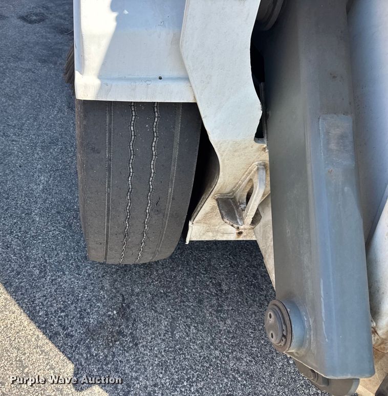 image for item EF2163 2009 Elgin Pelican NP street sweeper