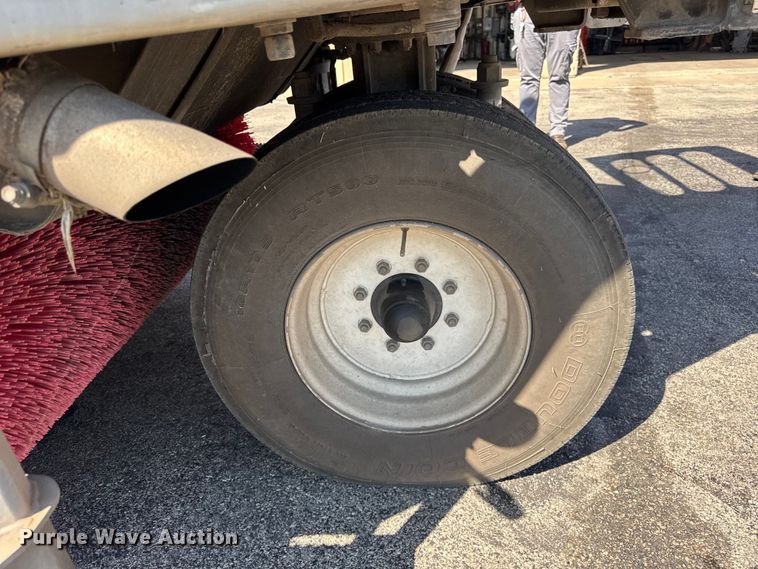 image for item EF2163 2009 Elgin Pelican NP street sweeper