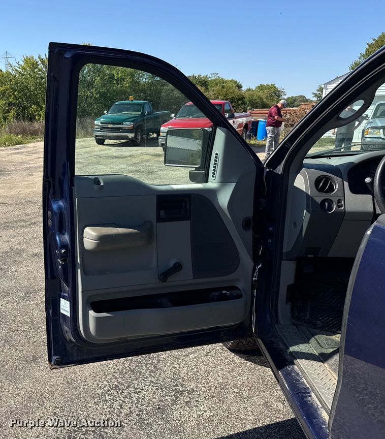 image for item EF2173 2007 Ford F150 XL pickup truck