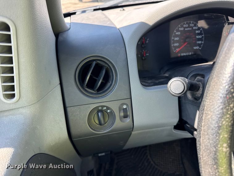 image for item EF2173 2007 Ford F150 XL pickup truck