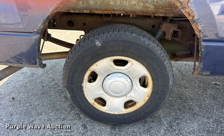 image for item EF2173 2007 Ford F150 XL pickup truck