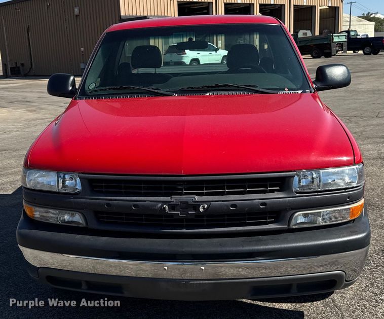 image for item EF2175 2002 Chevrolet Silverado 1500 pickup truck