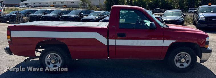 image for item EF2175 2002 Chevrolet Silverado 1500 pickup truck