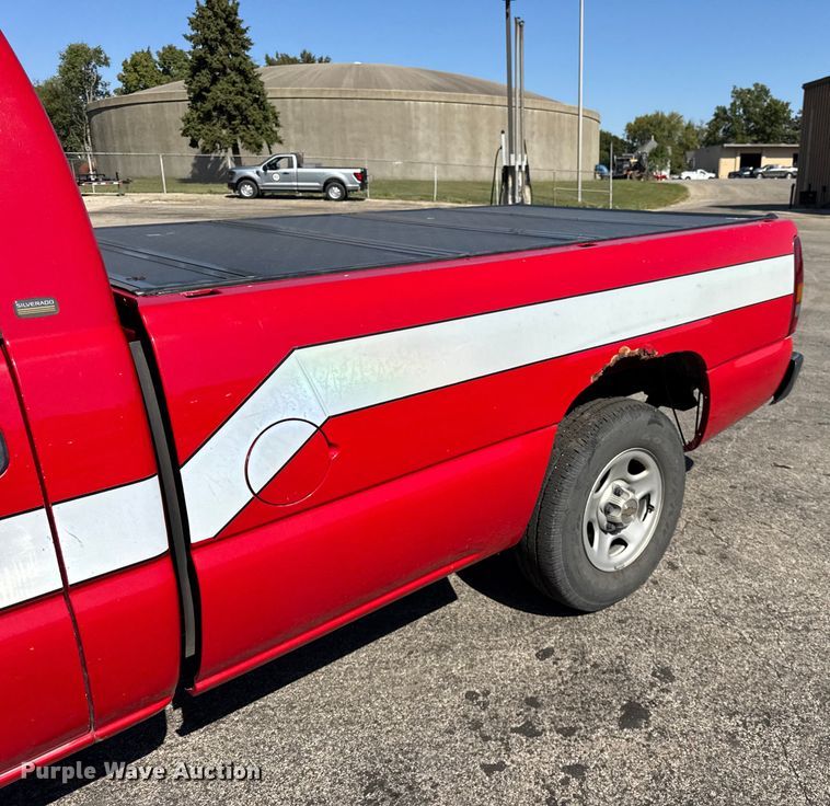 image for item EF2175 2002 Chevrolet Silverado 1500 pickup truck