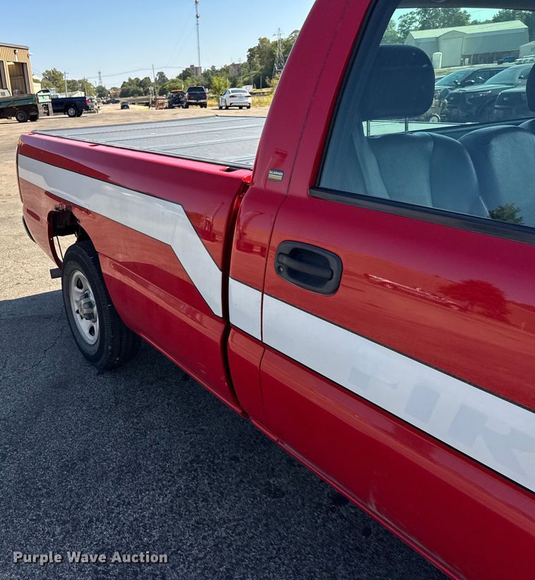 image for item EF2175 2002 Chevrolet Silverado 1500 pickup truck