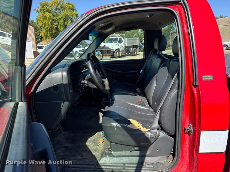 image for item EF2175 2002 Chevrolet Silverado 1500 pickup truck