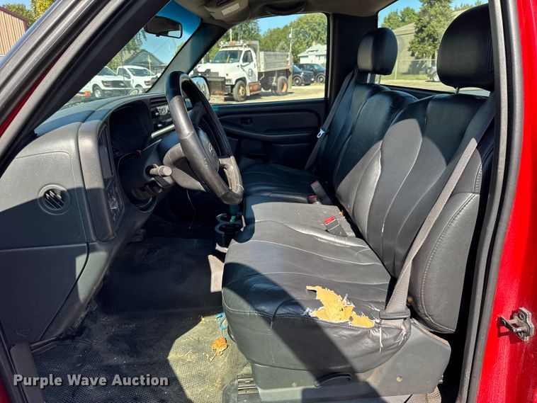 image for item EF2175 2002 Chevrolet Silverado 1500 pickup truck