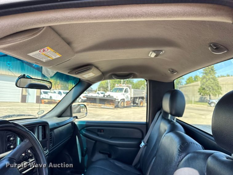 image for item EF2175 2002 Chevrolet Silverado 1500 pickup truck