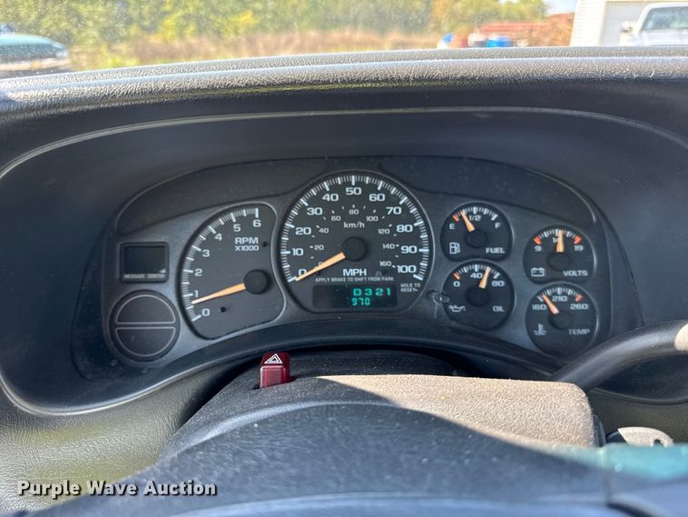 image for item EF2175 2002 Chevrolet Silverado 1500 pickup truck