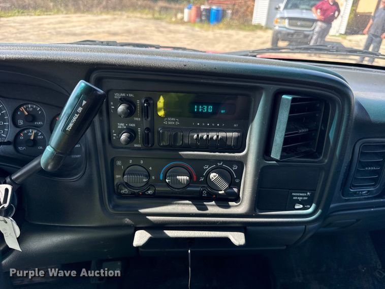 image for item EF2175 2002 Chevrolet Silverado 1500 pickup truck