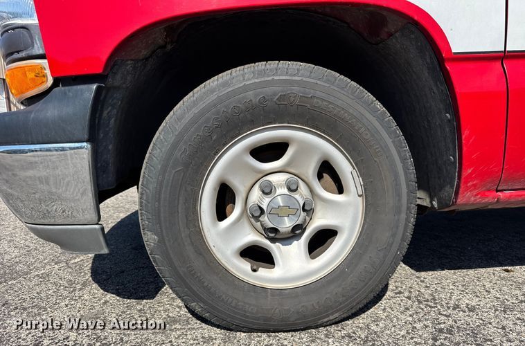 image for item EF2175 2002 Chevrolet Silverado 1500 pickup truck