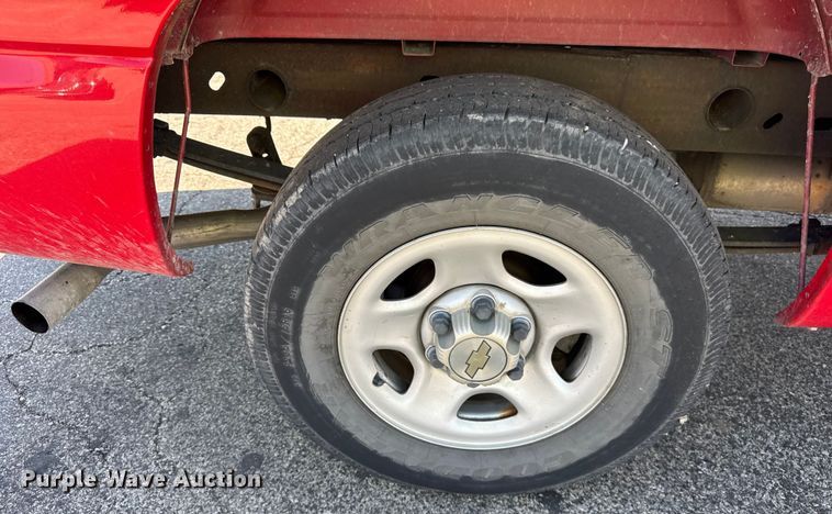 image for item EF2175 2002 Chevrolet Silverado 1500 pickup truck