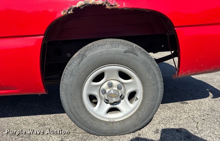 image for item EF2175 2002 Chevrolet Silverado 1500 pickup truck