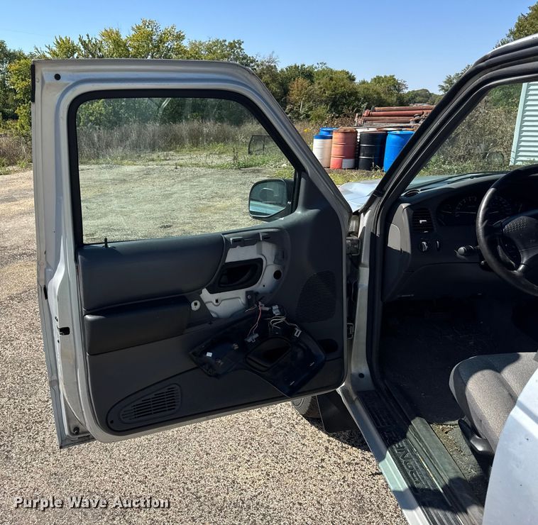 image for item EF2176 2002 Ford Ranger SuperCab pickup truck