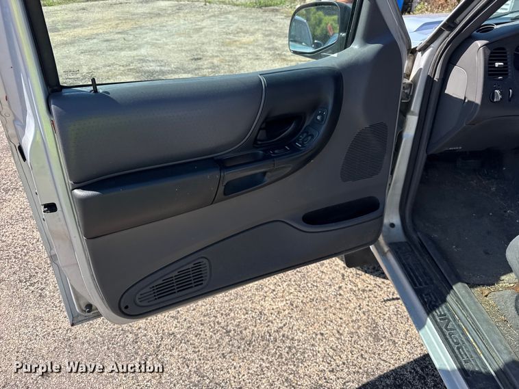 image for item EF2176 2002 Ford Ranger SuperCab pickup truck