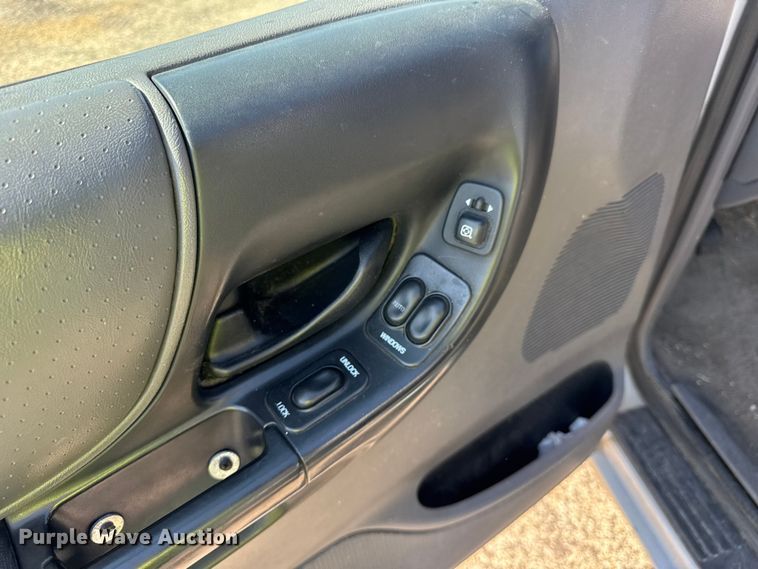 image for item EF2176 2002 Ford Ranger SuperCab pickup truck
