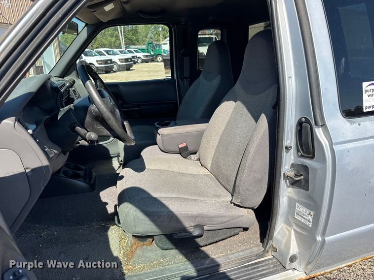 image for item EF2176 2002 Ford Ranger SuperCab pickup truck