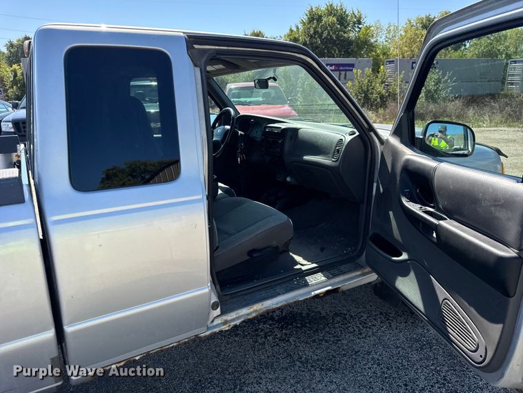 image for item EF2176 2002 Ford Ranger SuperCab pickup truck