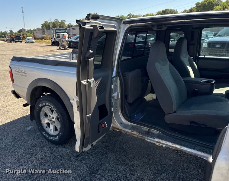 image for item EF2176 2002 Ford Ranger SuperCab pickup truck