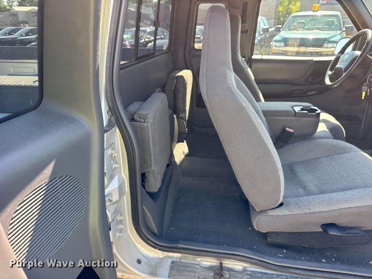 image for item EF2176 2002 Ford Ranger SuperCab pickup truck
