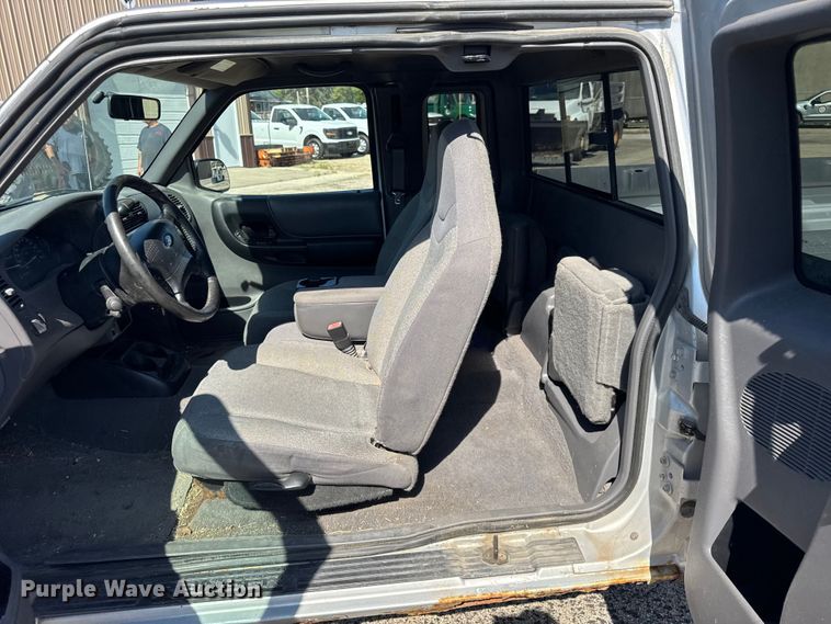 image for item EF2176 2002 Ford Ranger SuperCab pickup truck