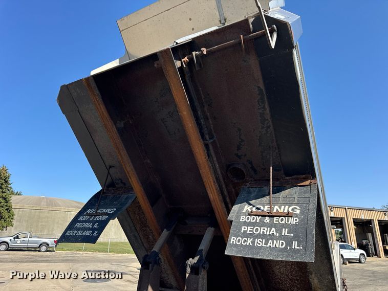 image for item EF2178 2005 Chevrolet C7500 dump truck