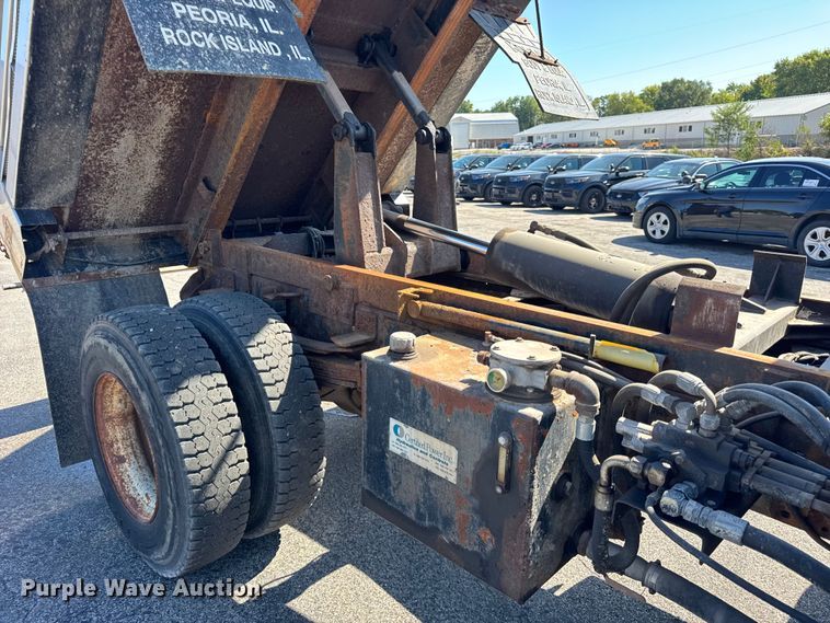 image for item EF2178 2005 Chevrolet C7500 dump truck