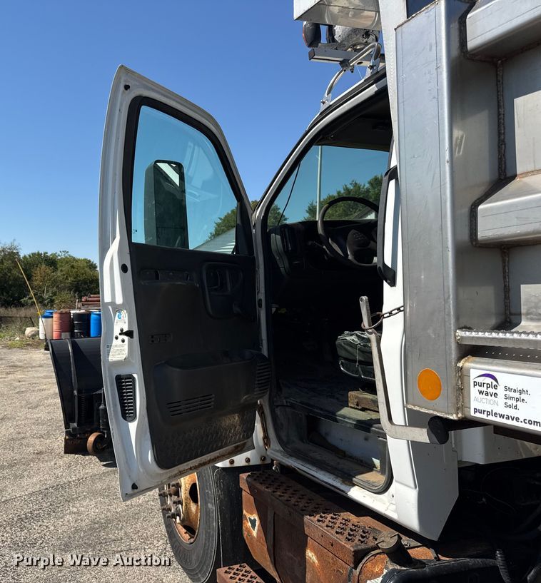 image for item EF2178 2005 Chevrolet C7500 dump truck