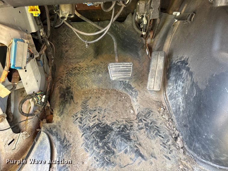 image for item EF2178 2005 Chevrolet C7500 dump truck