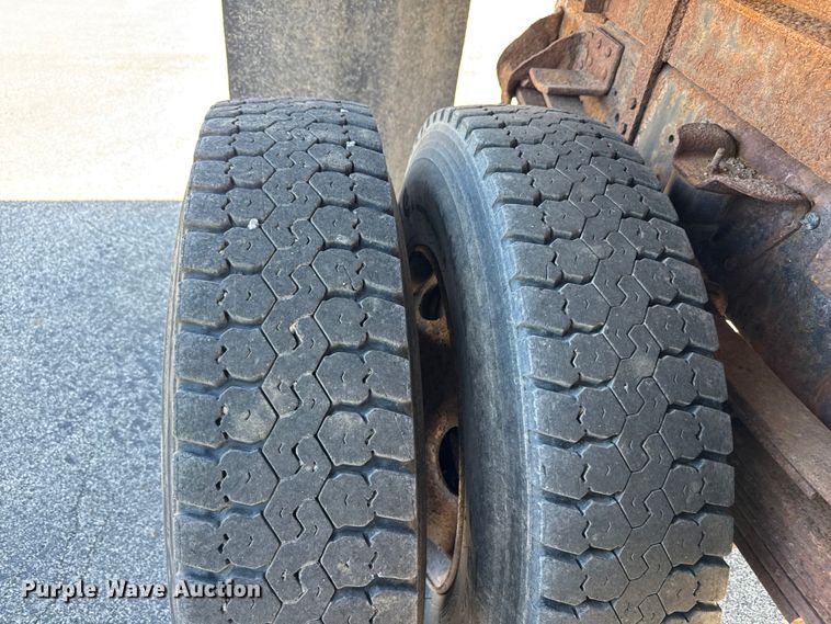 image for item EF2178 2005 Chevrolet C7500 dump truck