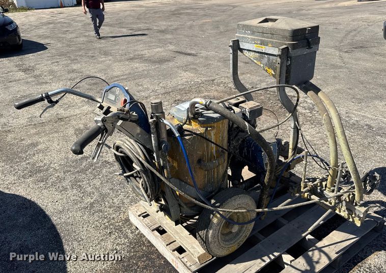 image for item EF2179 Graco Line Lazer IV 5900 paint striper