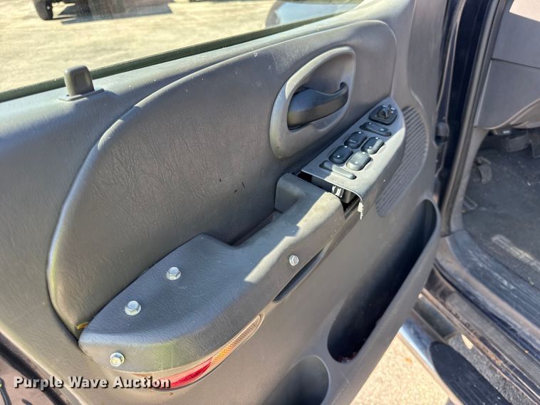 image for item EF2182 2001 Ford F150 SuperCrew pickup truck