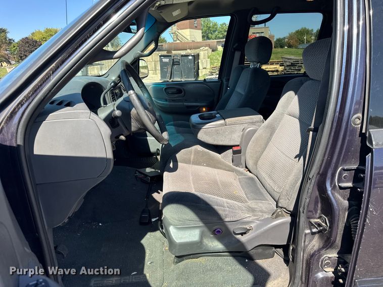 image for item EF2182 2001 Ford F150 SuperCrew pickup truck